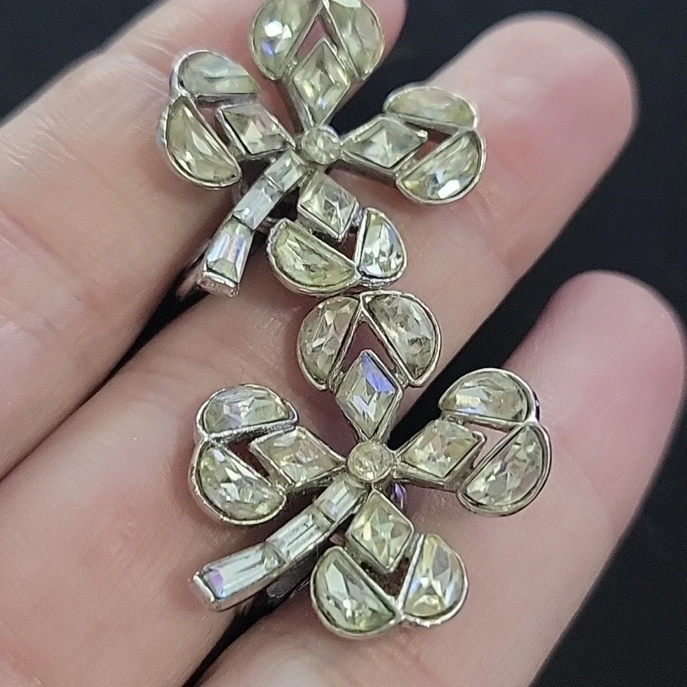 ๐ Vintage Trifari four leaf clover clip on earrings - Picture 3 of 6